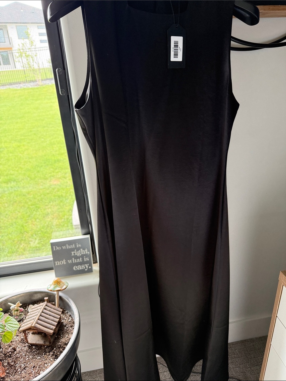 Aleeza Paris Elegant Black Satin sleeveless dress L, NWT - Picture 2 of 5